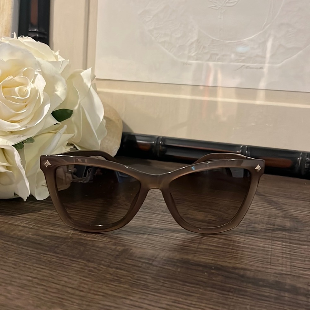 MCM Turtle Dove 611S Cat Women’s Eye Full Rim Sunglasses EUC